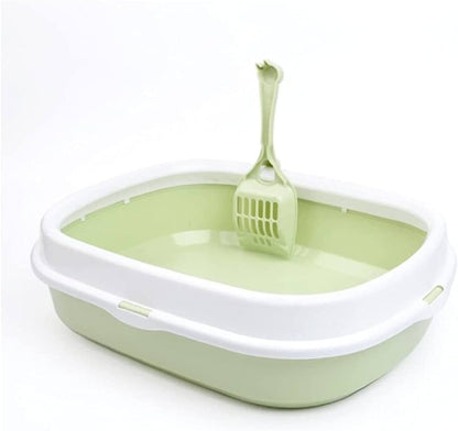 Close-up side view of green cat litter in open box, showing premium clumping texture, strong odor control, and easy cleaning for daily cat hygiene in UAE homes