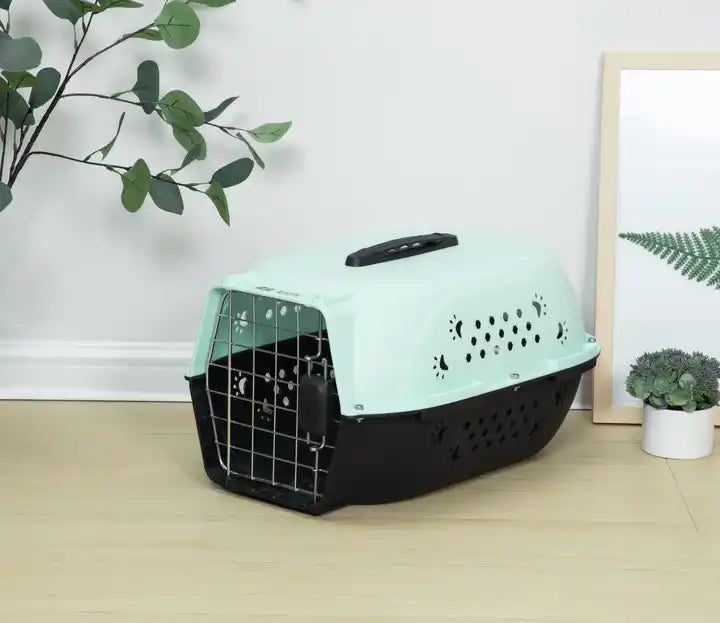 Pet carrier, travel crate for cats and small dogs.