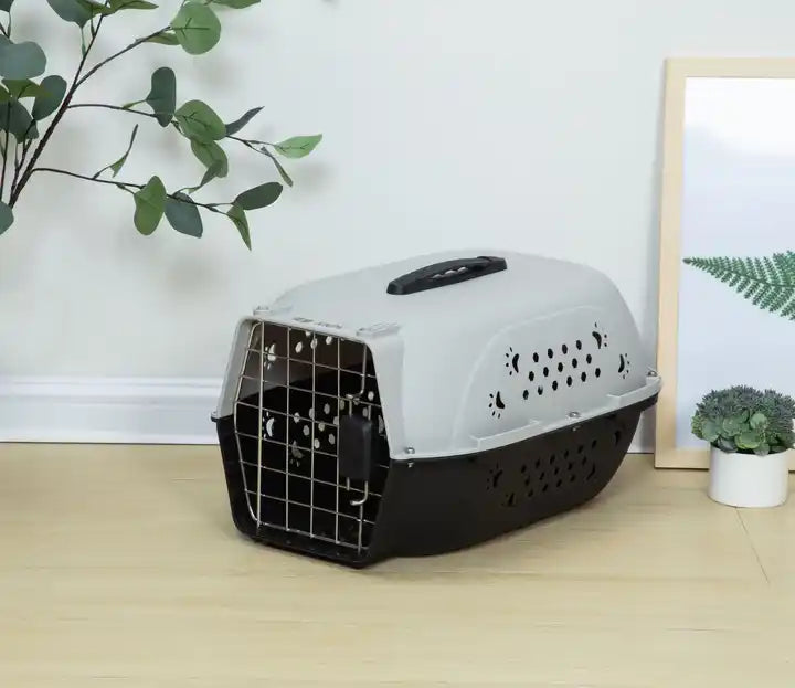 Pet carrier, travel crate for cats and small dogs.